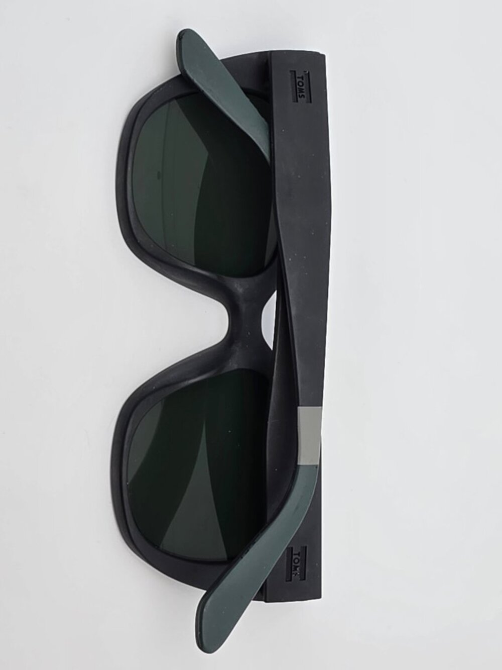 Toms Sydney Traveler Collection Black Frame Green Lens Cat Eye Sunglasses 50-23 - Picture 9 of 13